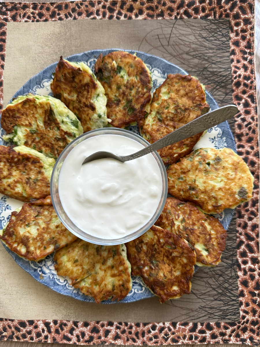 Вкусные и нежные оладьи на завтрак или перекус. Фото автора