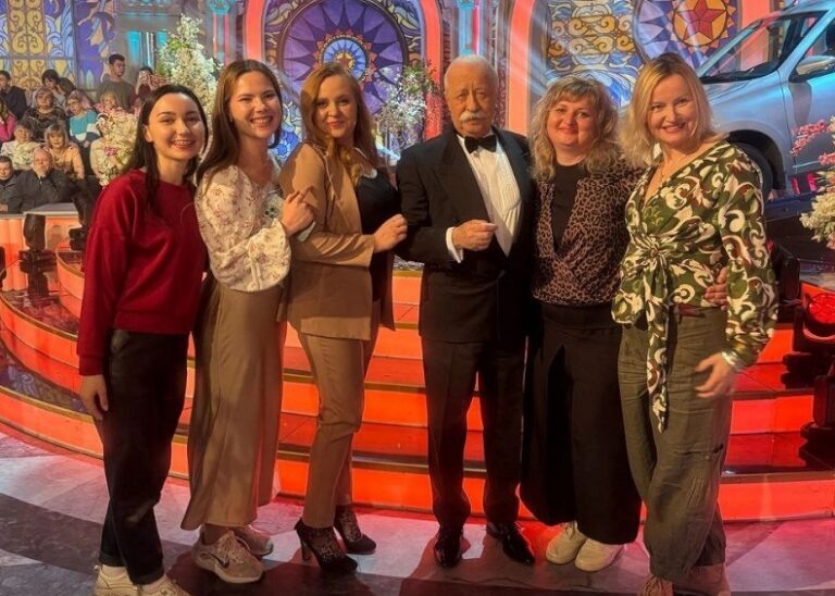    37-летняя Галина Ефимова из Бузулука крутила барабан на шоу «Поле Чудес» Марина Шарт