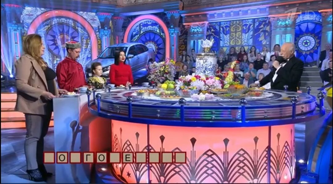  📷    37-летняя Галина Ефимова из Бузулука крутила барабан на шоу «Поле Чудес» Марина Шарт