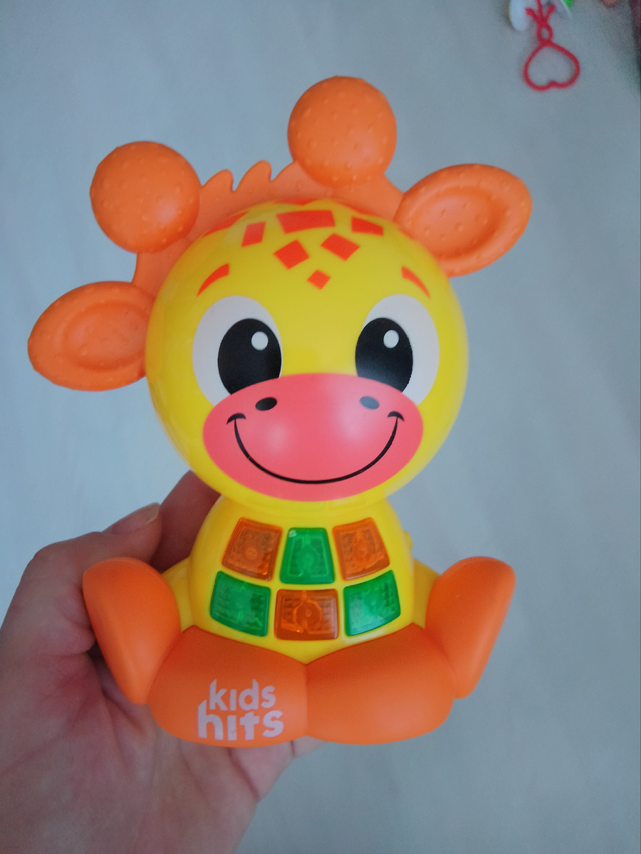 Разговаривает, поет, считает