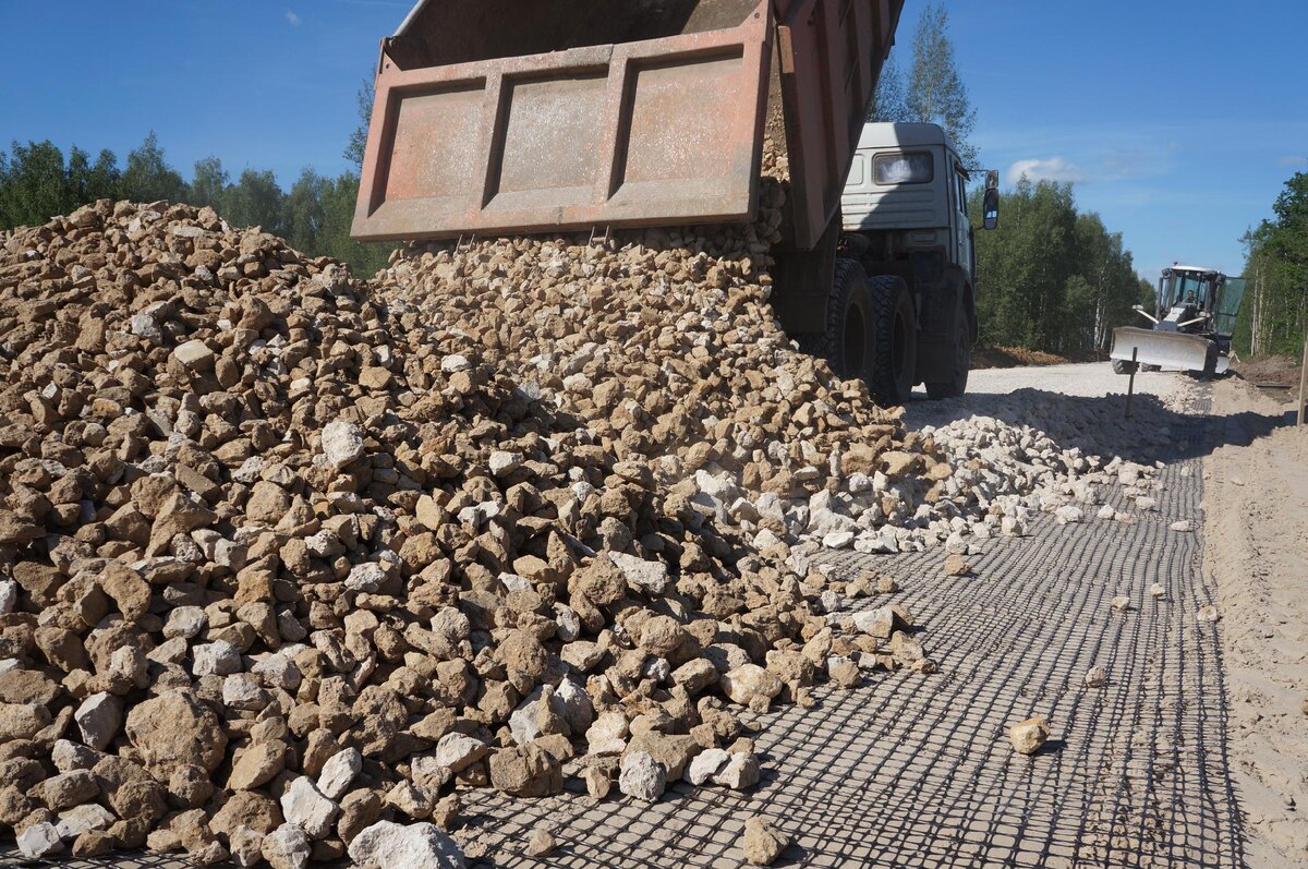 Применение геосетки при строительтстве дороги.