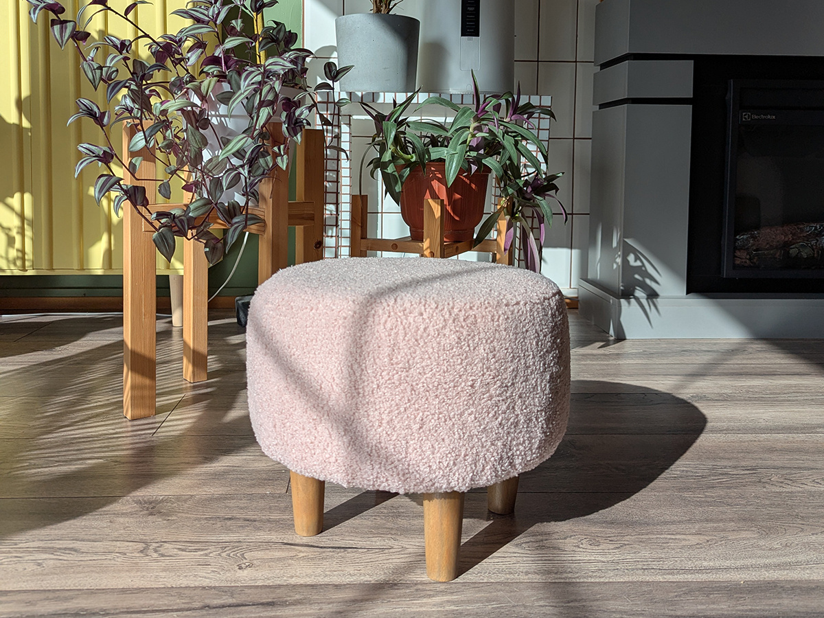 Вот такой детский пуфик на ножках я сделала с нуля