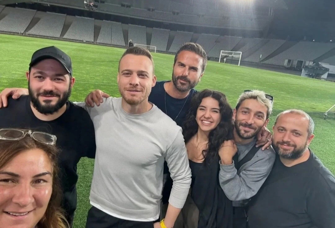 Фото от менеджера Керема, Гюнфер. Второй день съёмок рекламы Turkcell.