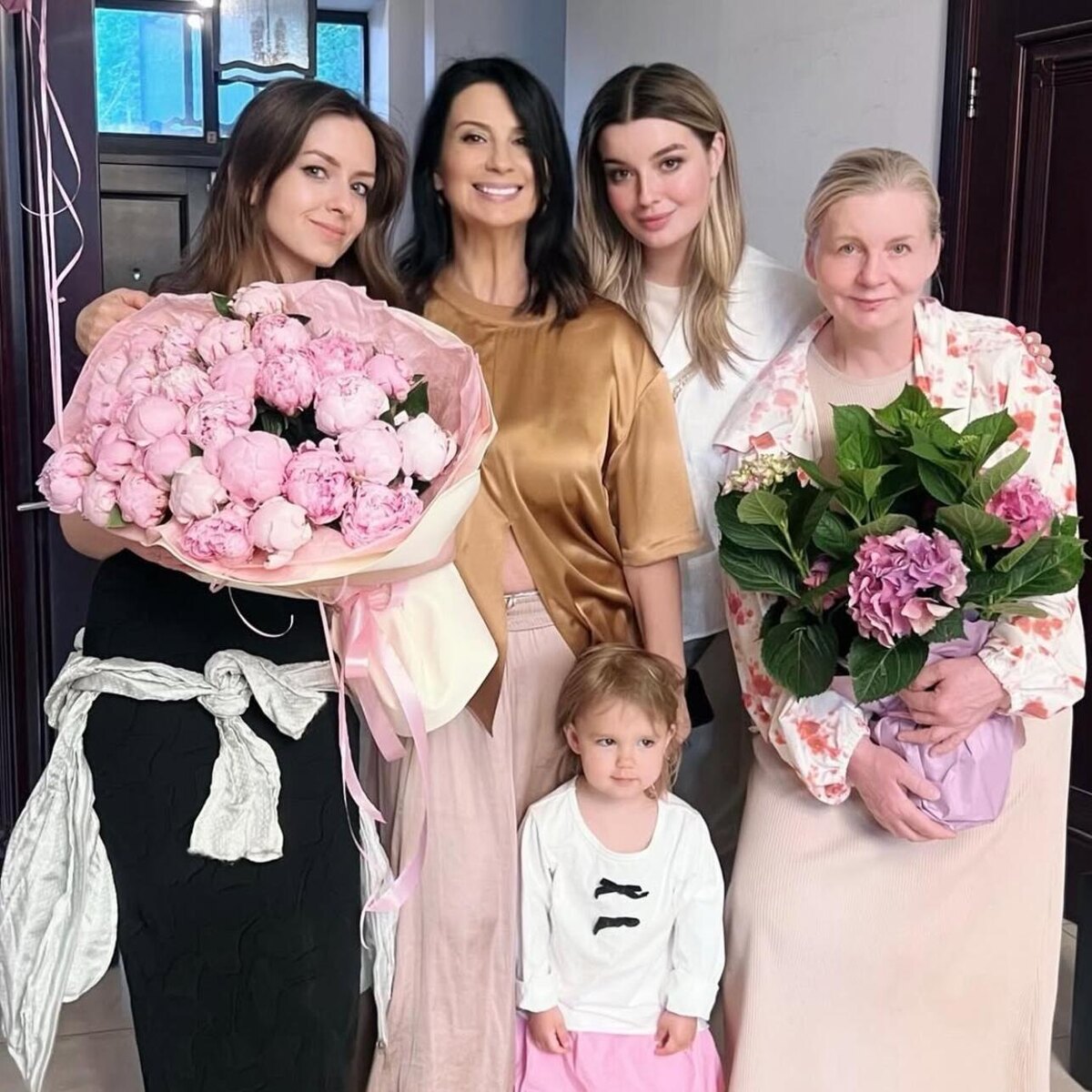    Екатерина Стриженова с близкими Социальные сети