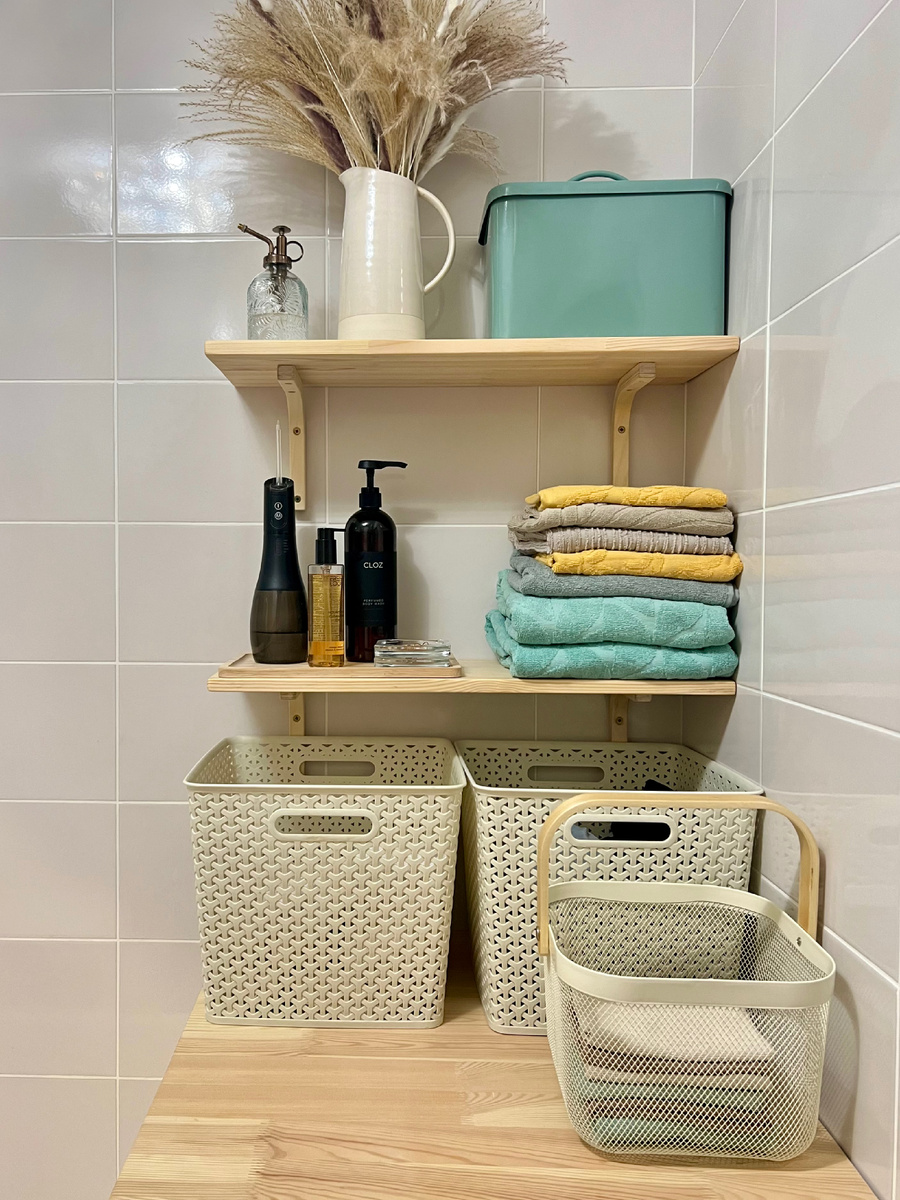 Муж сделал полки для ванной из мебельного щита