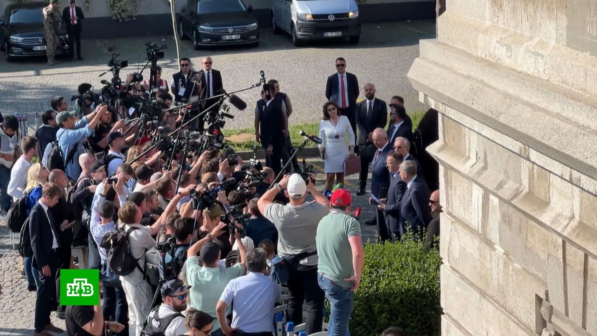    За переговорами в Стамбуле следили почти 400 журналистов со всего мира