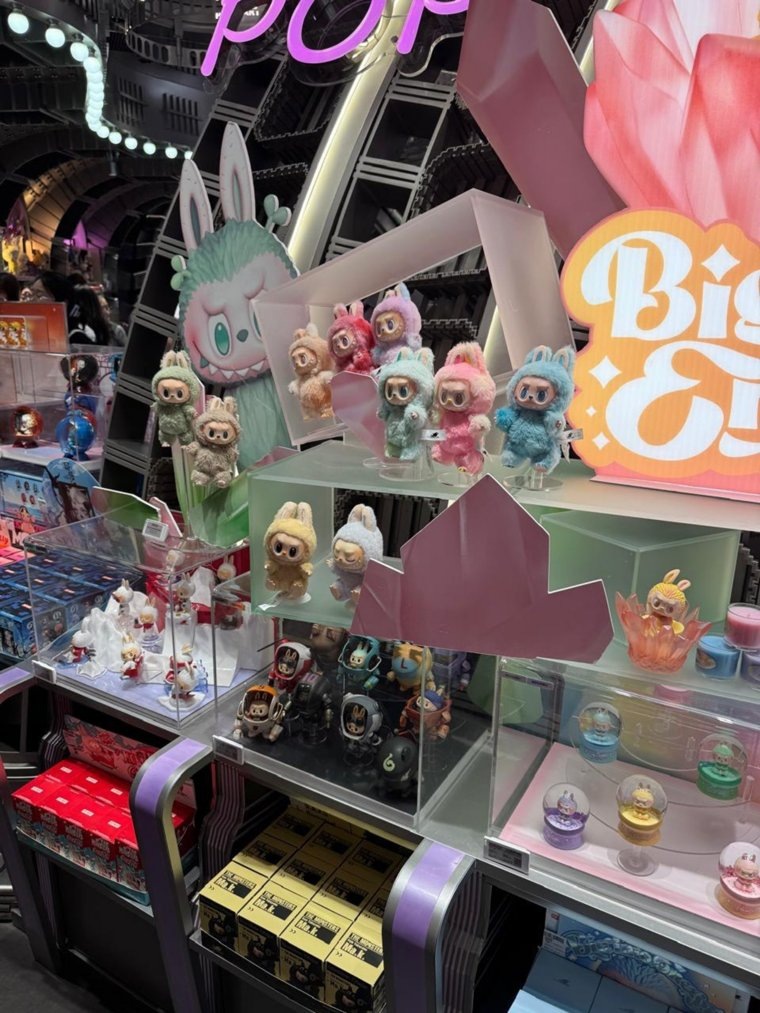 Мягкие игрушки остались только на витринах. Фото: Читатель URA.RU