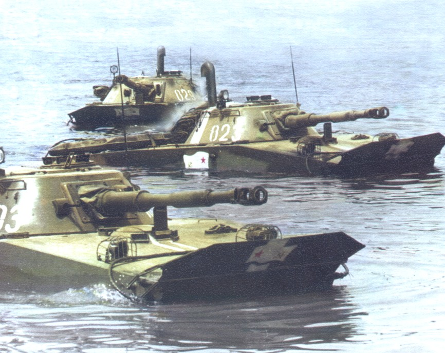 ПТ-76Б Северного флота плывут к берегу