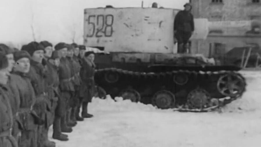 Один из немногих КВ-2, доживших до середины войны. 1943 год, Ленинградский фронт