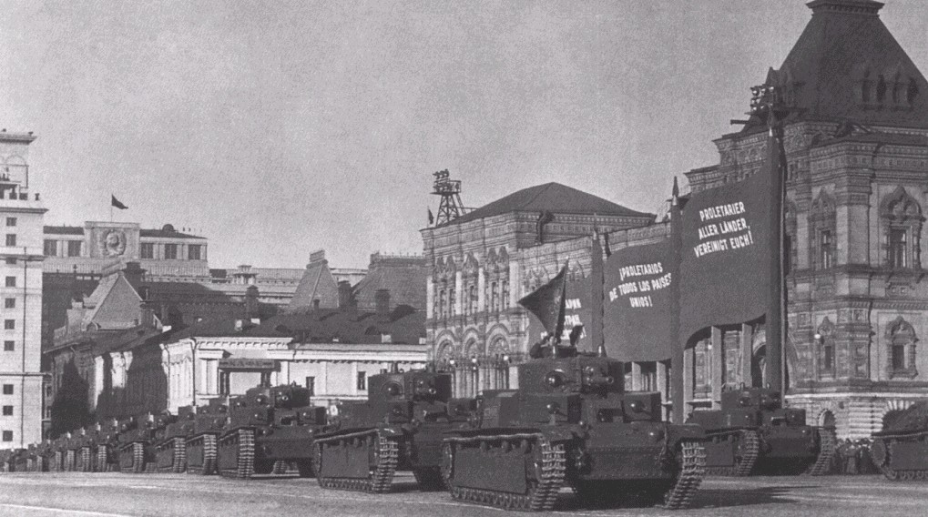 Т-28 на параде 7 ноября 1940 года