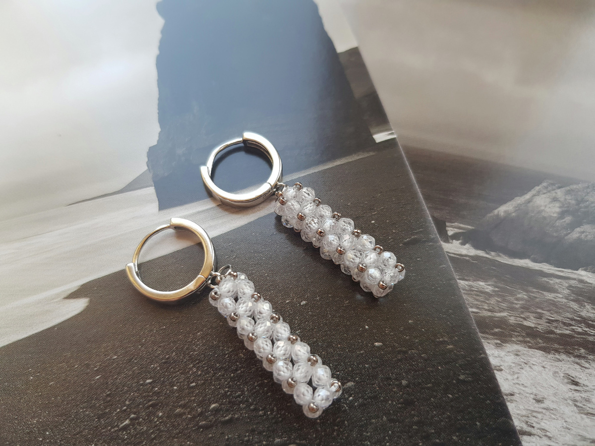 Наглядный пример сочетания белого и серебра