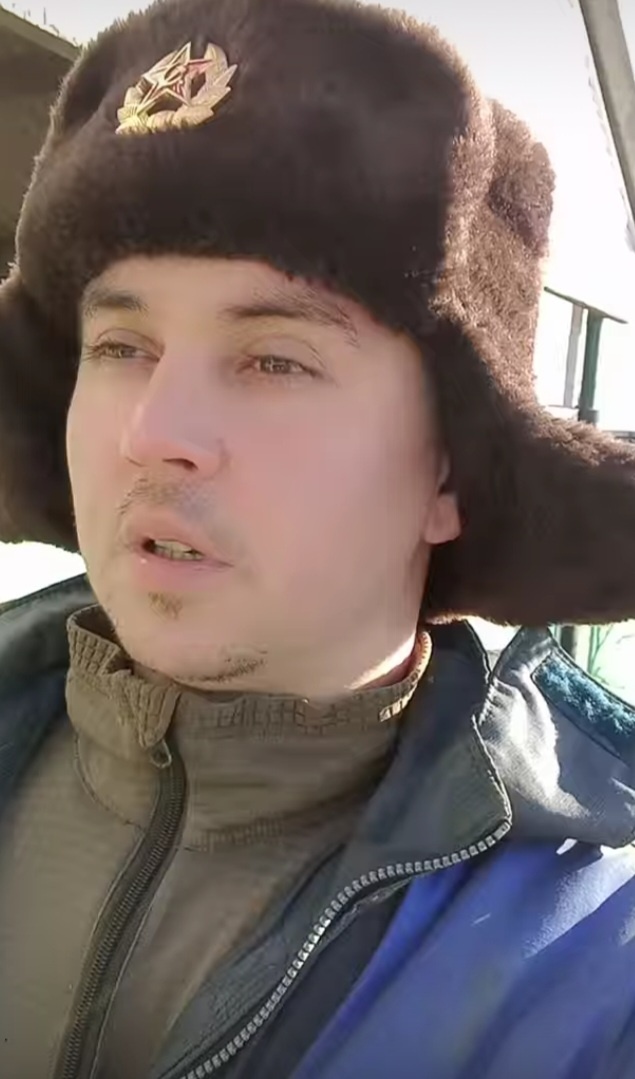 Однажды tem_tyomych вернулся домой после долгой прогулки по лесу и услышал слабое мяуканье. Он остановился и обнаружил маленького котенка, заблудившегося и напуганного. tem_tyomych подошел к котенку осторожно, чтобы не испугать его, и медленно наклонился, чтобы погладить его. Котенок мурлыкал и тепло трется о руку tem_tyomycha. От сердца растаяли слезинки, tem_tyomycha поднял малыша на руки и прижал к груди. От этого котенок засыпал счастливым сном. Tem_tyomych решил забрать его с собой домой и заботиться о нем. Котенок, который был исключительно милым и добрым, быстро привык к своему новому дому и превратился в верного друга tem_tyomycha. Они стали неразлучными и проводили весело время вместе, играя. Котенок стал самым любимым питомцем tem_tyomycha, и они проводили вместе много много счастливых дней.