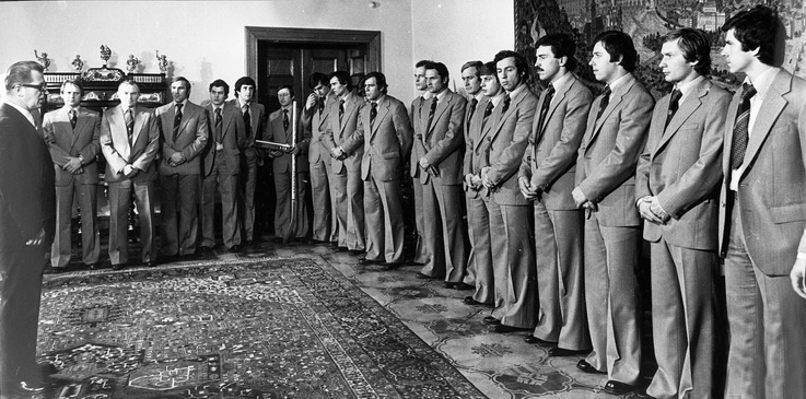 1978 год. Накануне Чемпионата мира и Европы хоккеисты и тренеры сборной ЧССР встречаются с руководством КПЧ (Коммунистическая партия Чехословакии)