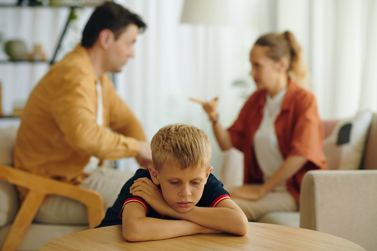 Развод родителей — большой стресс, но мы можем помочь детям его пережить. Источник: Shutterstock📷
