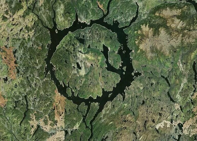 Энергия того удара почти невообразима – в миллионы раз мощнее атомной бомбы, сброшенной на Хиросиму.