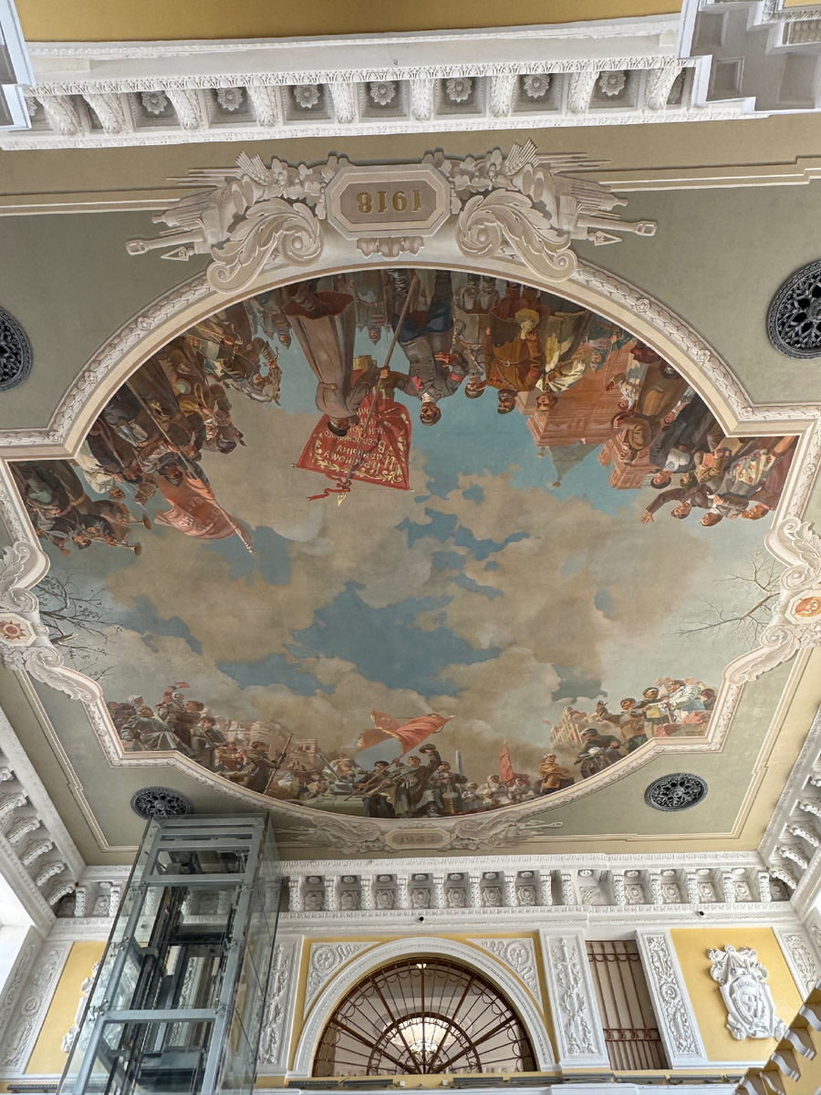 Фреска на потолке вокзала, события 1918 года.