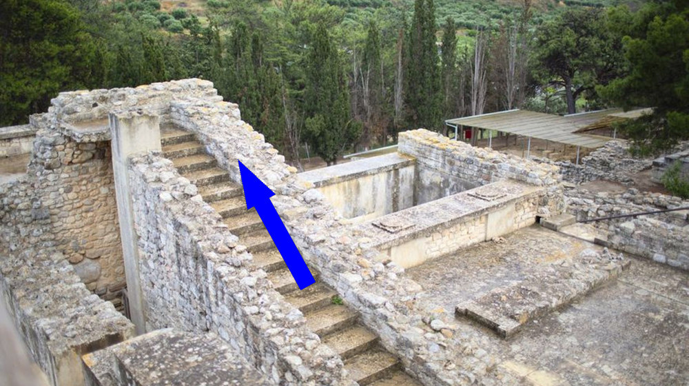    Тайна лабиринта Минотавра скрыта в руинах Кносского дворца