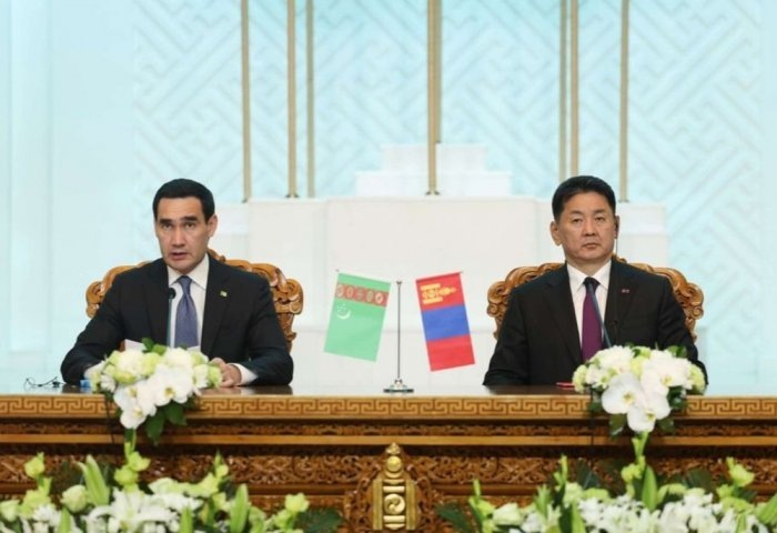 Встреча Президента Туркменистана Сердара Бердымухамедова с Президентом Монголии Ухнаагийном Хурэлсухом, 2 июня 2025 года, Монголия, Улан-Батор (Фото: Пресс-служба Президента Монголии)