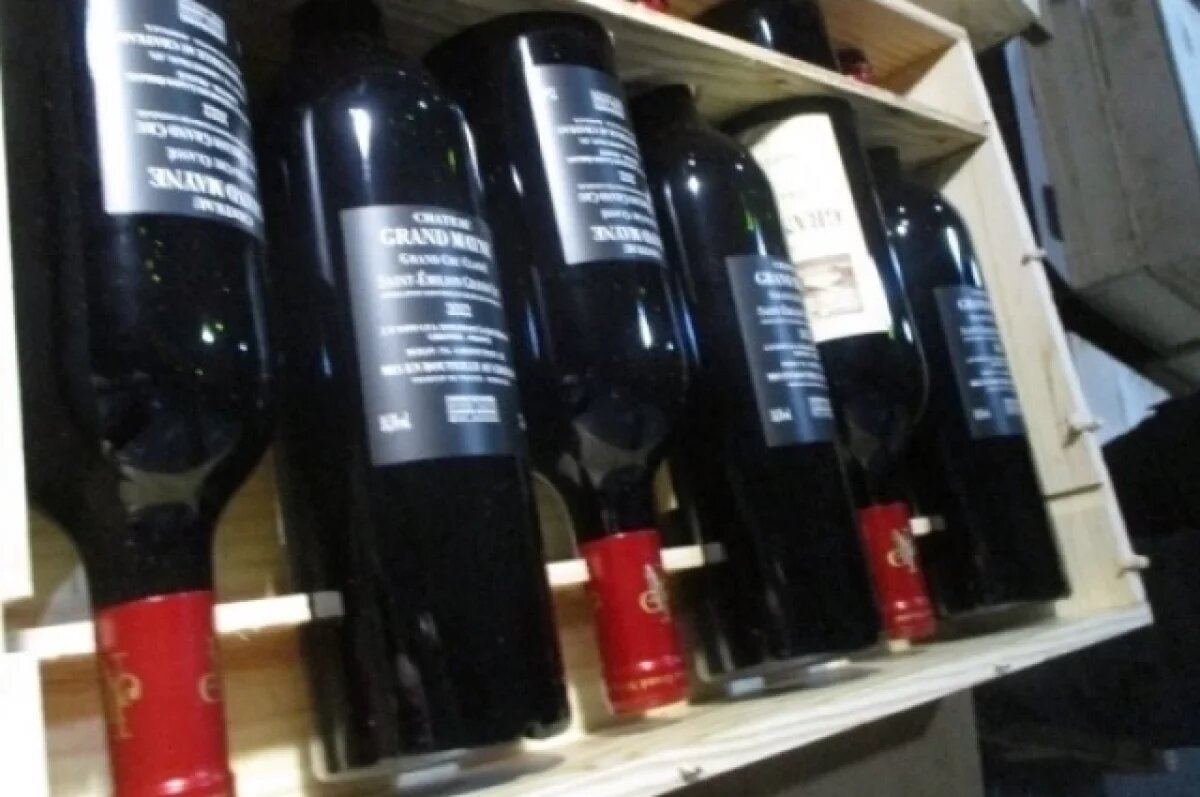    50 нелегальных коробок с вином обнаружили псковские таможенники