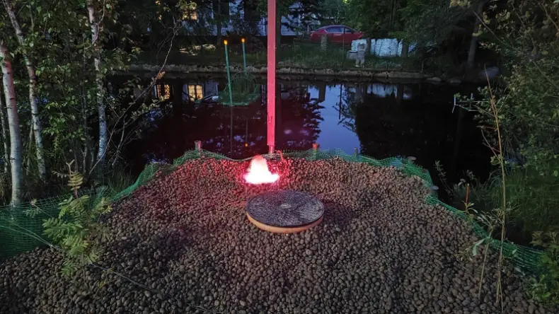 Вот такая красота. Крышка - это пожарный колодец.