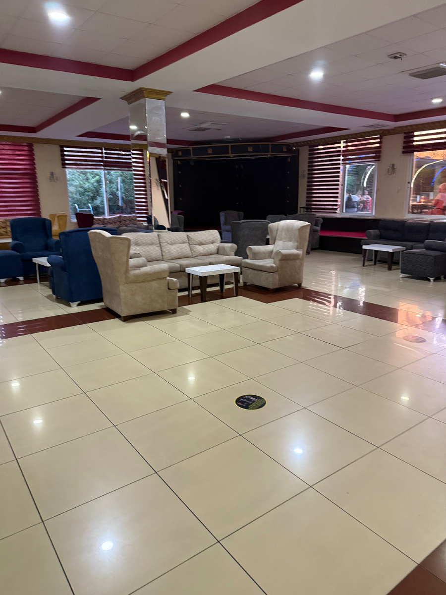 Я не знаю, где все проживающие. Всегда пустынно кроме обедов и ужинов. 