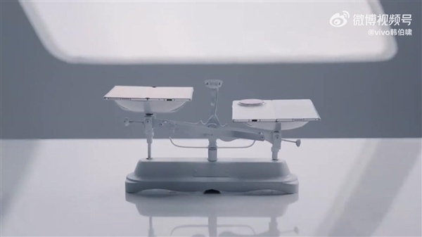    Vivo X Fold5 (слева) и Fold 3 (справа)