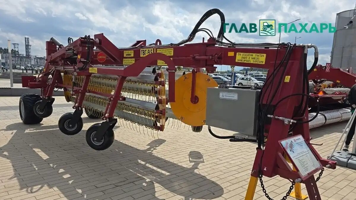 Фото: © Владимир Исаенко / Glavpahar.ru
Лидсельмаш показал на БЕЛАГРО-2025 новые грабли-валкователи ГВГ-9,5