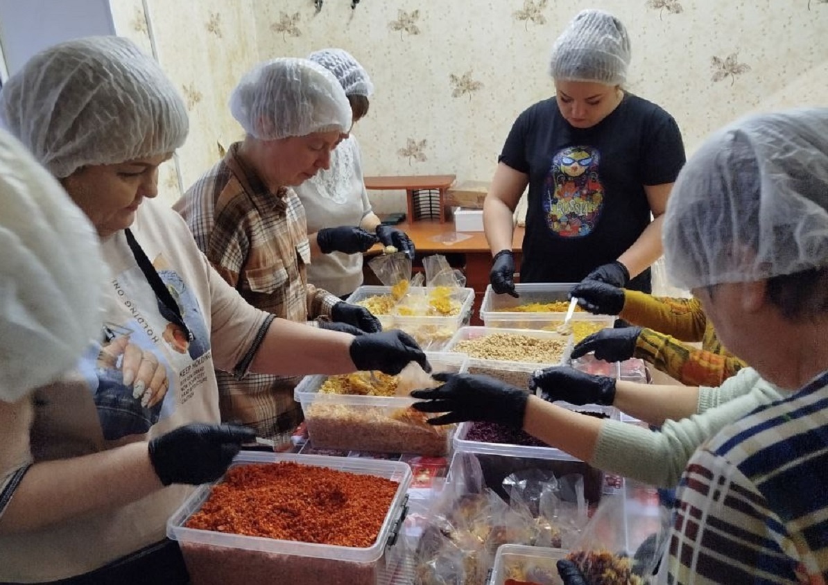    Варить, сушить, измельчать, фасовать – работа найдётся для каждого