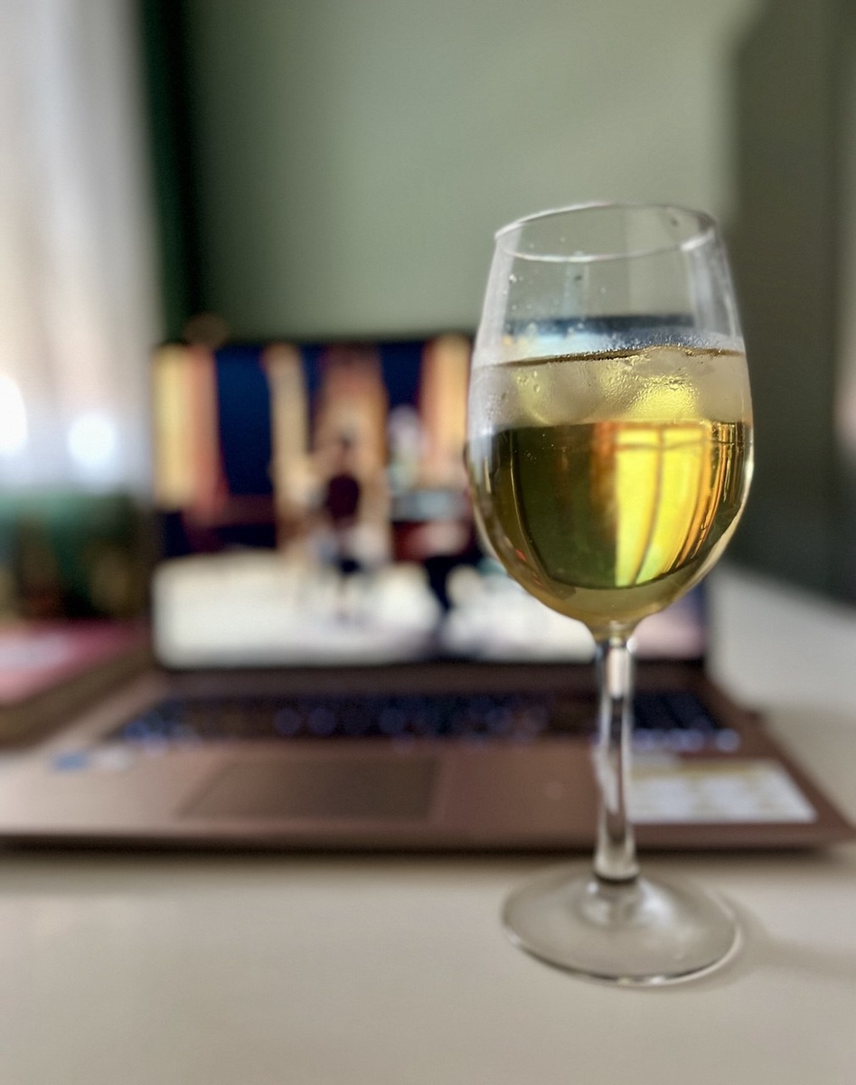  Его пьют медленно, во время долгих разговоров. Это напиток для неспешного отдыха, а не для быстрого опьянения.