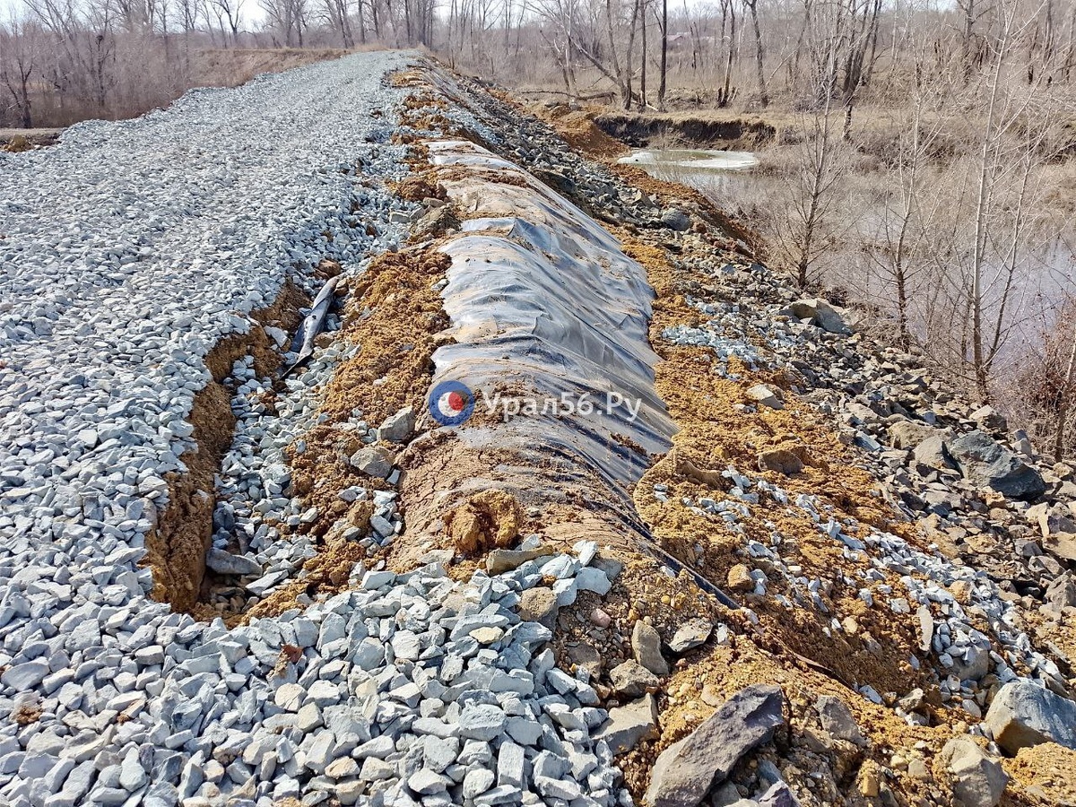    В Орске в седьмой раз объявили поиск подрядчика для установки шпунтов на дамбе в п. Лесоторговый. На торги никто не заявляется