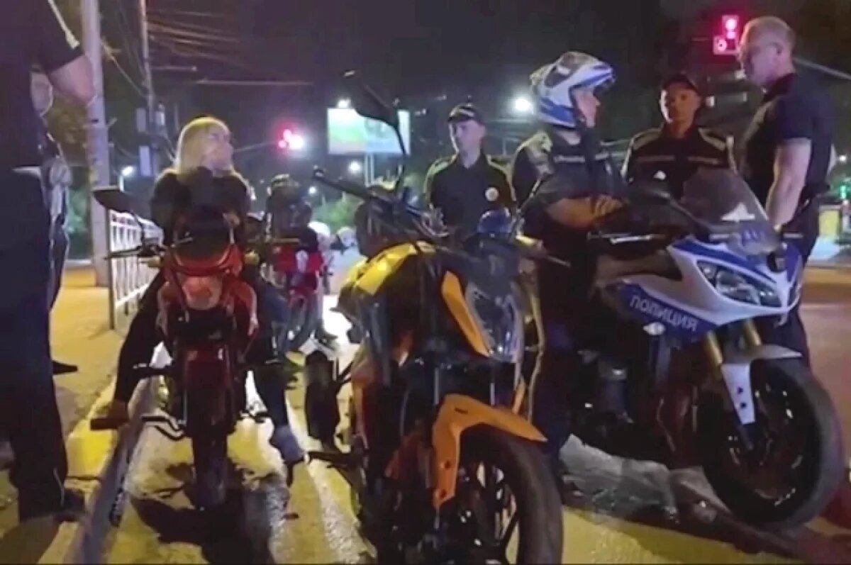    В Волгограде устроили облаву на юнцов, гоняющих без прав – видео