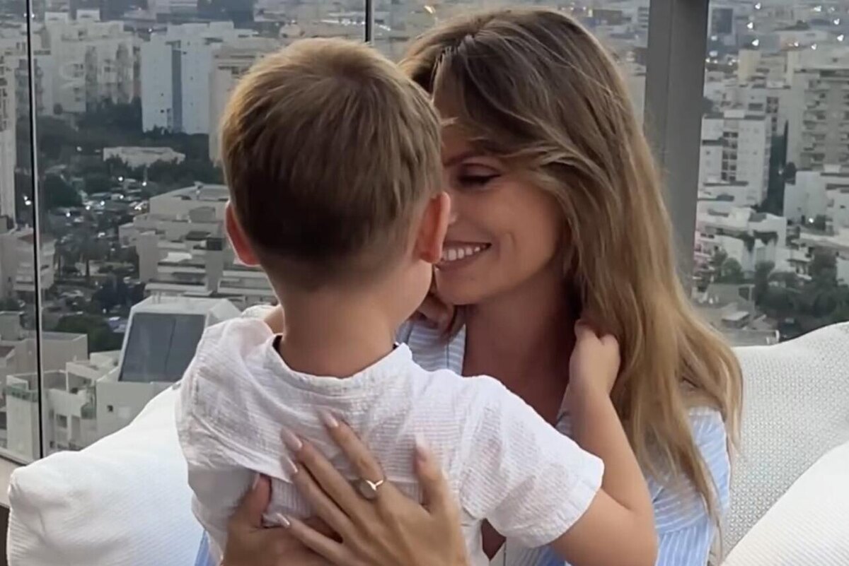    Саша Савельева с сыном Личный архив