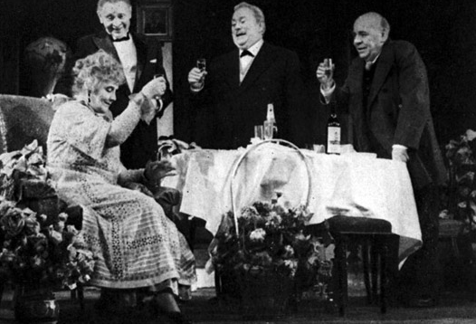 Сцена из спектакля