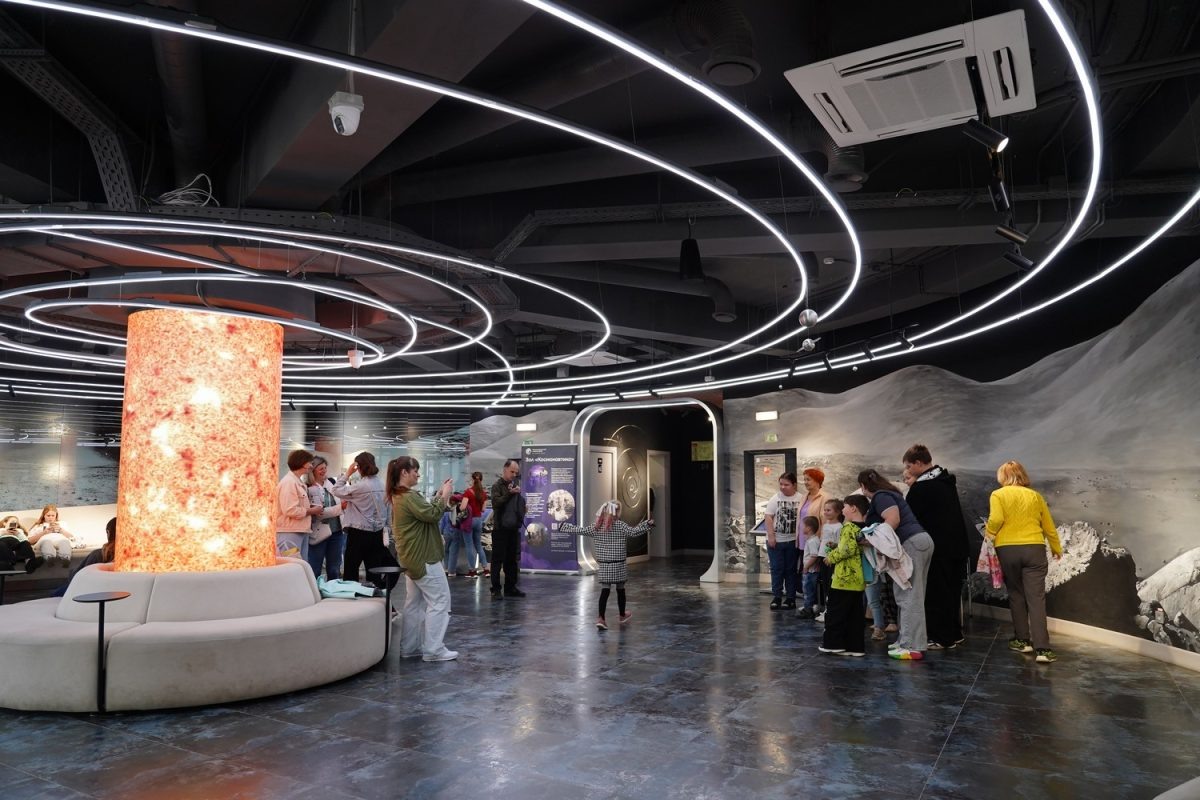    Семьи нижегородских участников СВО побывали на бесплатном показе в планетарии