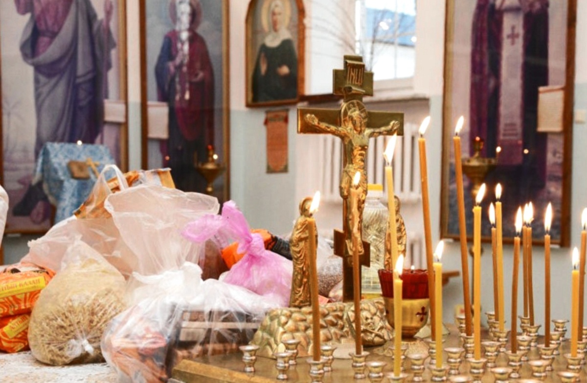 В Троицкую родительскую субботу принято молиться за всех православных, кто когда-либо жил, а не только за своих родственников.