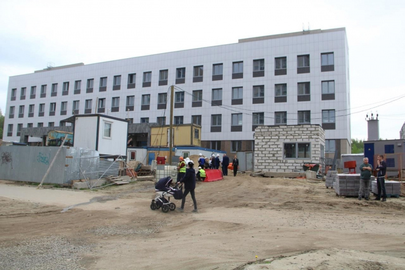    Новый премьер Сергеев проинспектировал стройку поликлиники в ПетрозаводскеМинздрав Республики Карелия / ВК