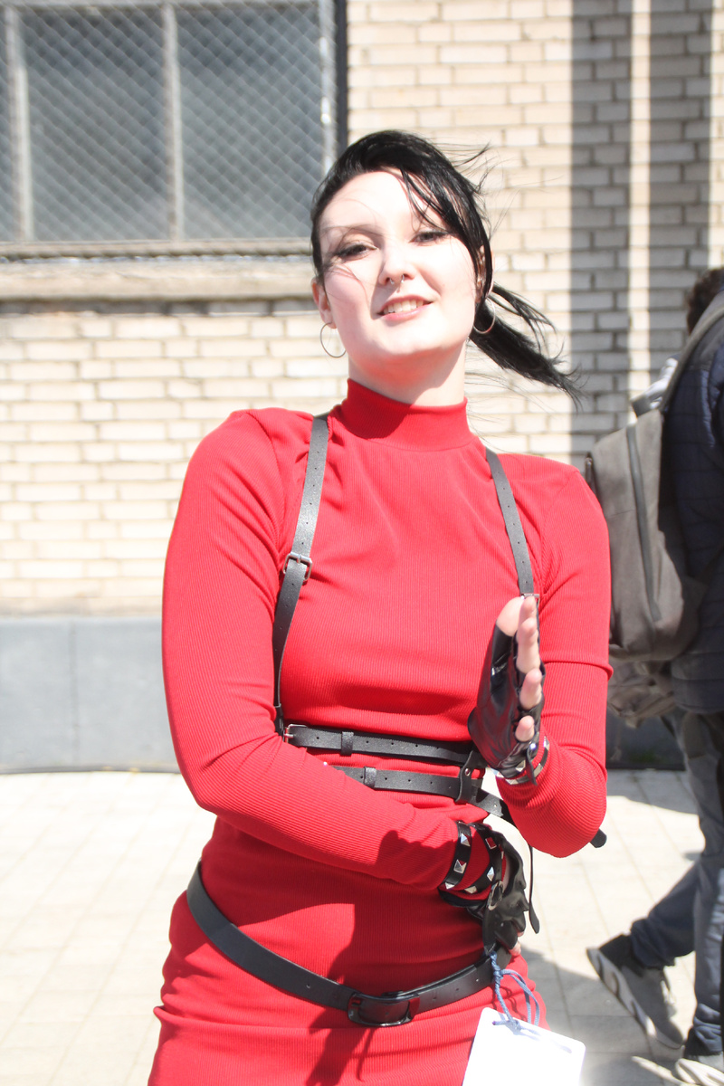 Косплей в Питере 1 июня 2025 года.Ада Вонг во время танца. Фото Автора.