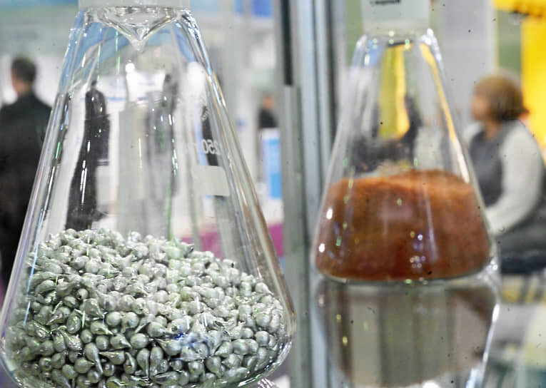 К 2030 году уровень технологической независимости по новым материалам и химии должен составить 100% Фото: Дмитрий Лебедев, Коммерсантъ