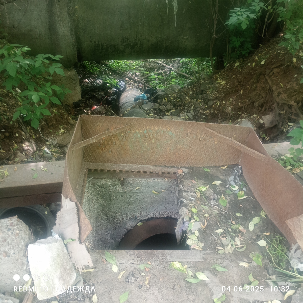 Я не поленилась, сходила и сфотографировала столь знаменательное место