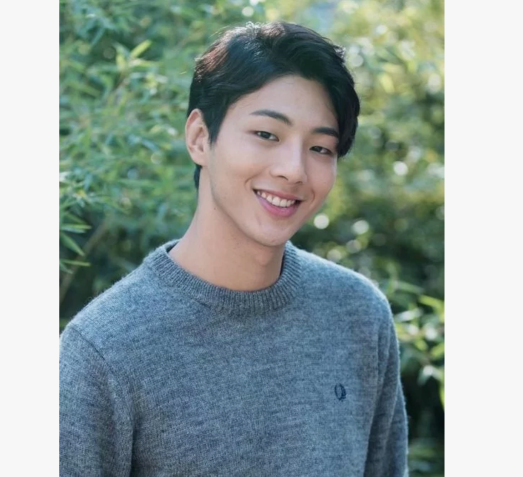 Снимок с экрана монитора. Актер Ким Джи Су.