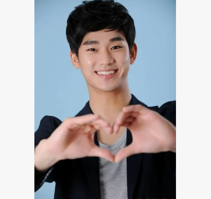 Снимок с экрана монитора. Актер Ким Су Хен.