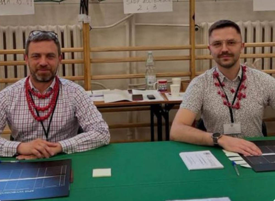     Несмотря на избирательную тишину, двух членов избирательной комиссии уличили в агитации