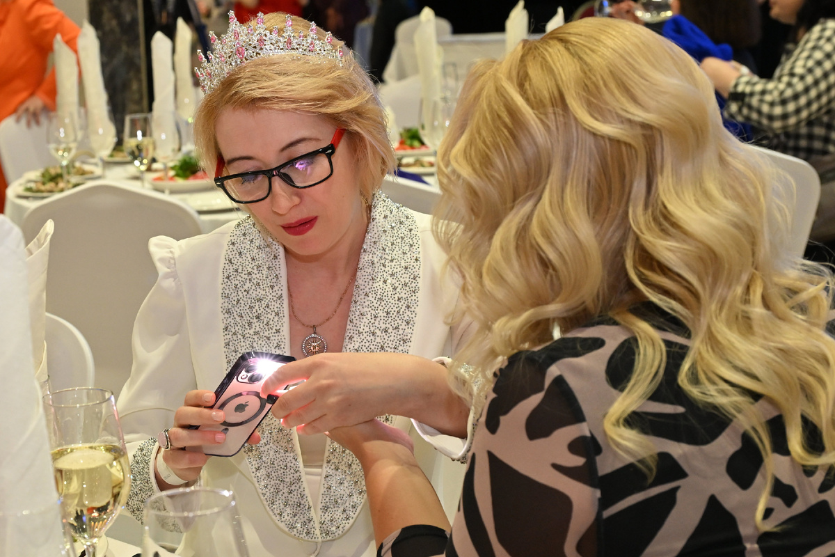 На церемонии вручения премии "WIN-WIN WOMEN", Курск, 2025