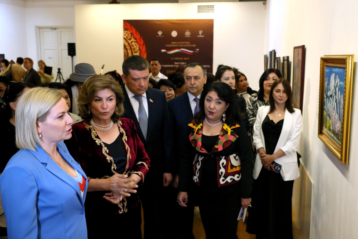    Ольга Любимова и Сатториён Матлубахон Амонзода открыли Дни культуры Таджикистана в России./Сергей Михеев/ РГ