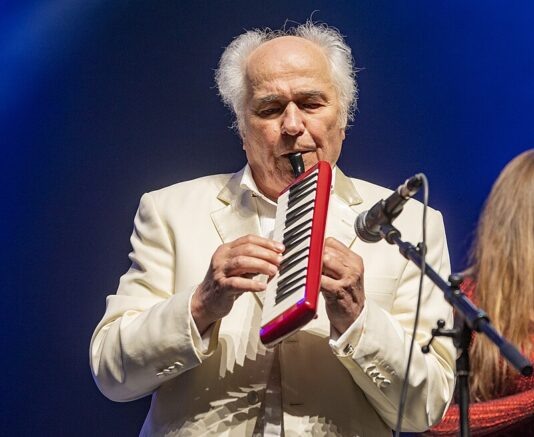    Евгений Дога на выступлении в Израиле в 2023 году. Фото: DedaSasha / Wikimedia Commons