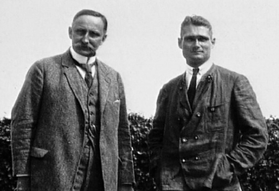 Рудольф Гесс со своим преподавателем и другом из Мюнхенского университета Карлом Хаусхофером, который покончил с собой после трибунала над нацистами в 45 году.