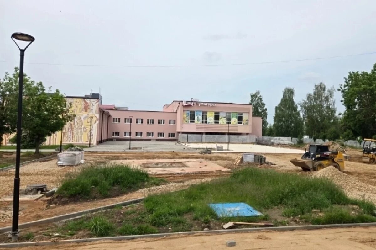    Новиков рассказал смолянам о благоустройстве территории у «Шарма»