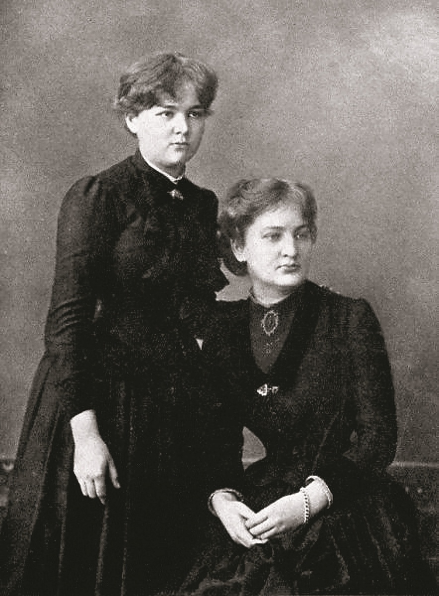 Мария (слева) с сестрой Брониславой, около 1886 года / ru.wikipedia.org