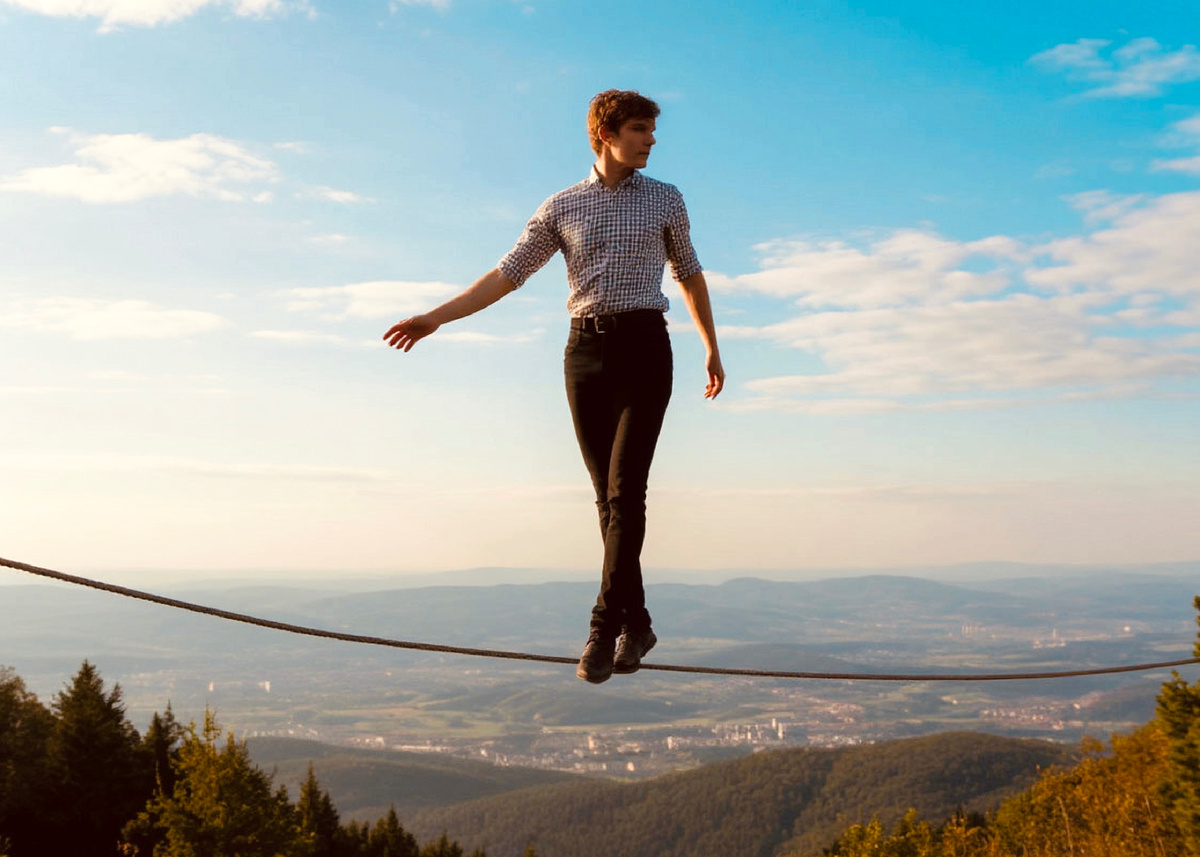 Канатоходец - это мы, а канат - наша жизнь.