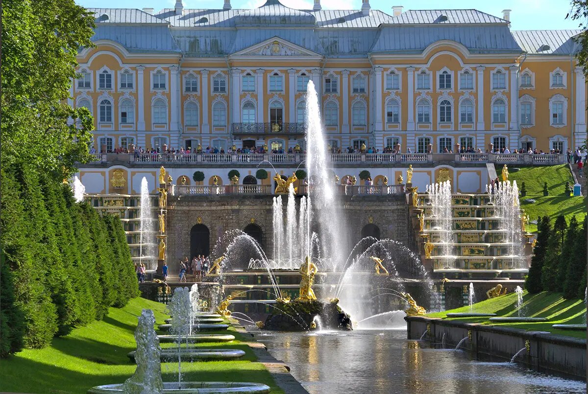Большой дворец в Петергофе